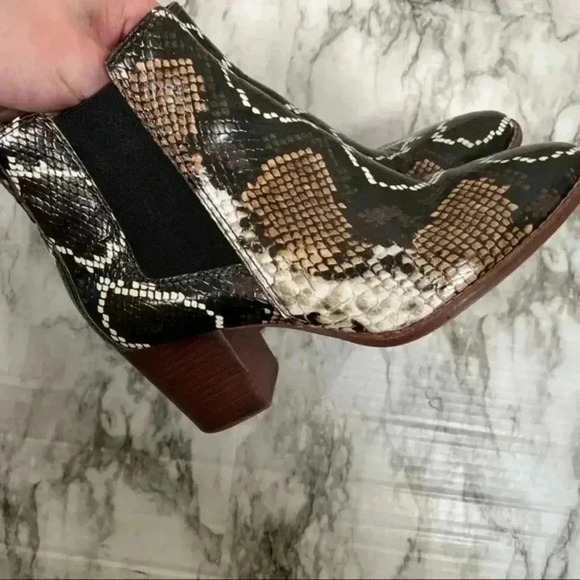 Madewell The Regan Boot in Snake Embossed Leather - Picture 4 of 12